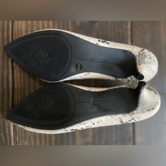 VINCE CAMUTO Naureen Women's Kitten Heel Pumps Metallic Taupe Snake Sz 8M - Picture 3 of 6